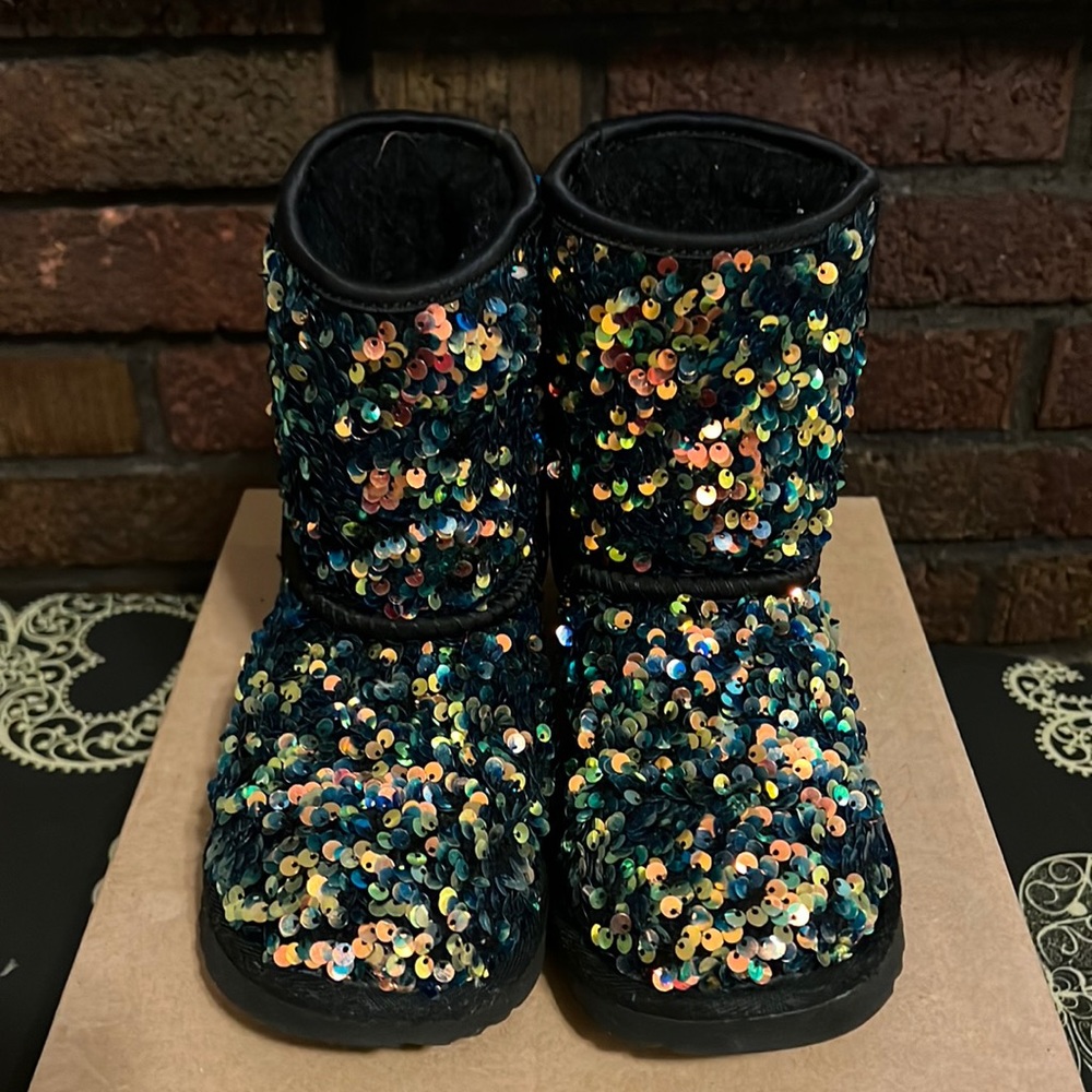 Classic ll stellar sequin Uggs